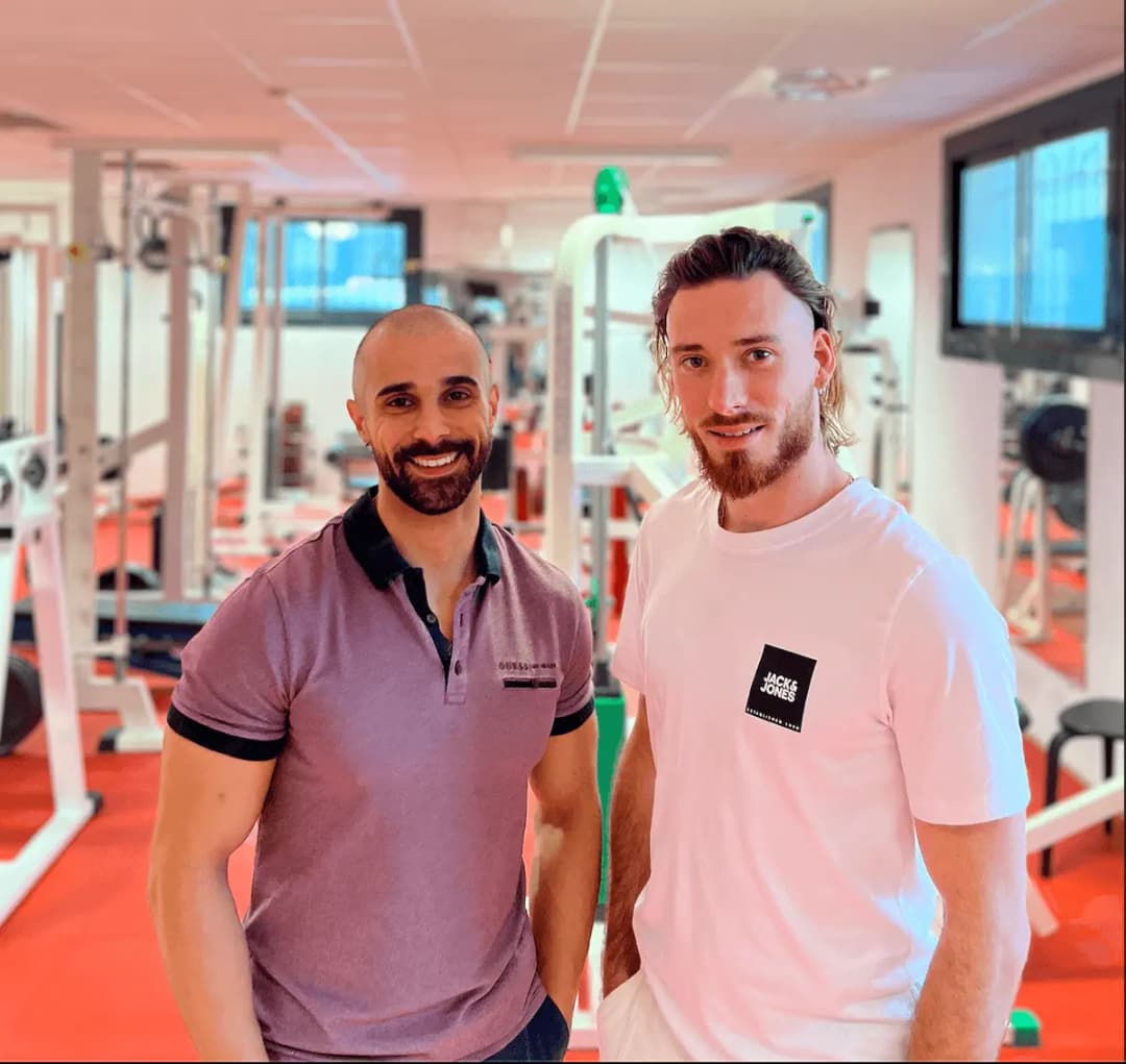 Max et Coco, masseurs professionnels et coachs sportifs de 2M Studio