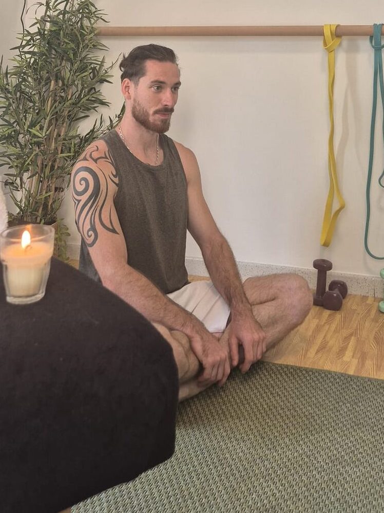 Corentin en méditation pour présenter la formule 2M au salon 2M Studio à Lagnes, proche de L’Isle-sur-la-Sorgue