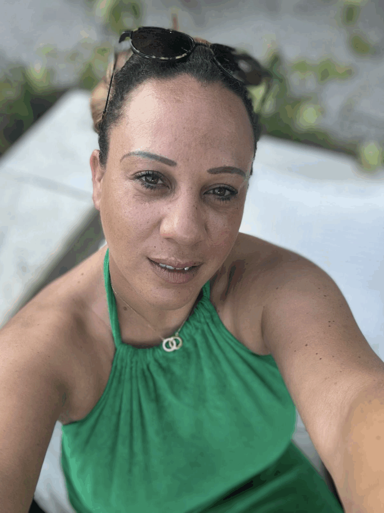 Cynthia, masseuse au salon 2M Studio à Lagnes, proche de L’Isle-sur-la-Sorgue