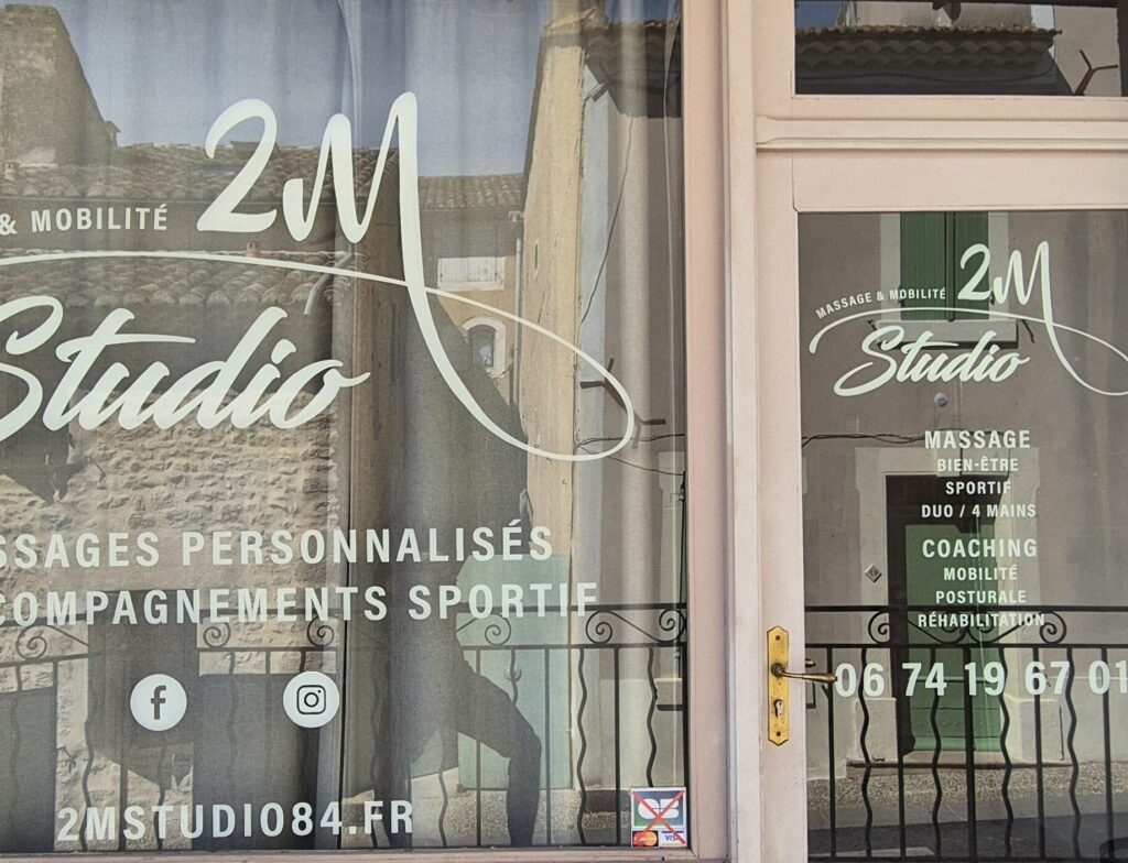 Devanture du salon de massage de lagnes a coté de L'Isle-sur-la-Sorgue sur la Sorgue et au porte du Luberon